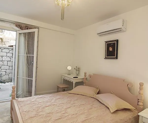 Fedora Butik Алачати